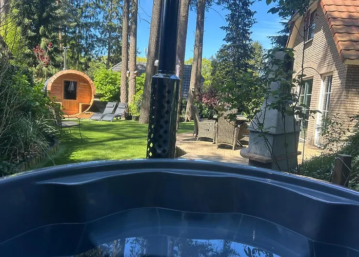Bosboerderij de Goudsberg met hottub in tuin Villa Lunteren